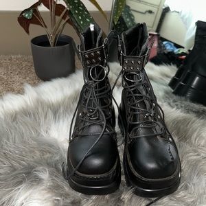 Platform black boots